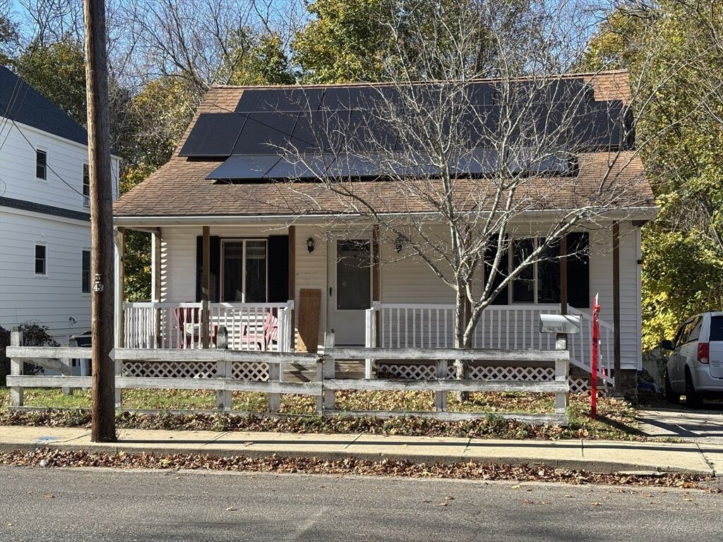Property Photo:  421 Charlton St  MA 01550 