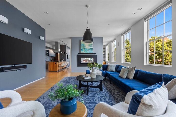 Property Photo:  618 East 2nd St 2  MA 02127 