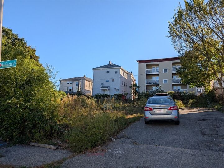 Property Photo:  1 Arlington St  MA 01604 