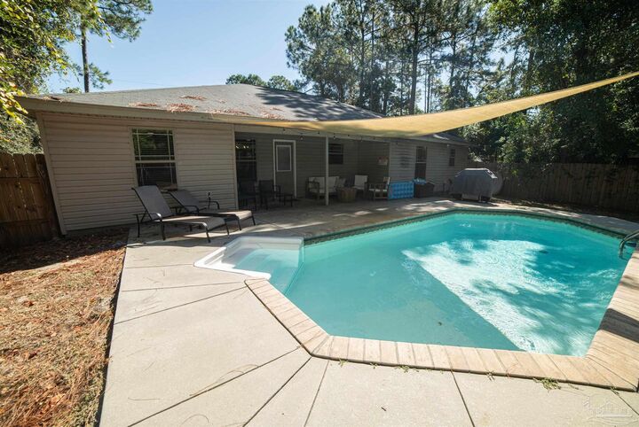 Property Photo: 2305 Salamanca St FL 32566