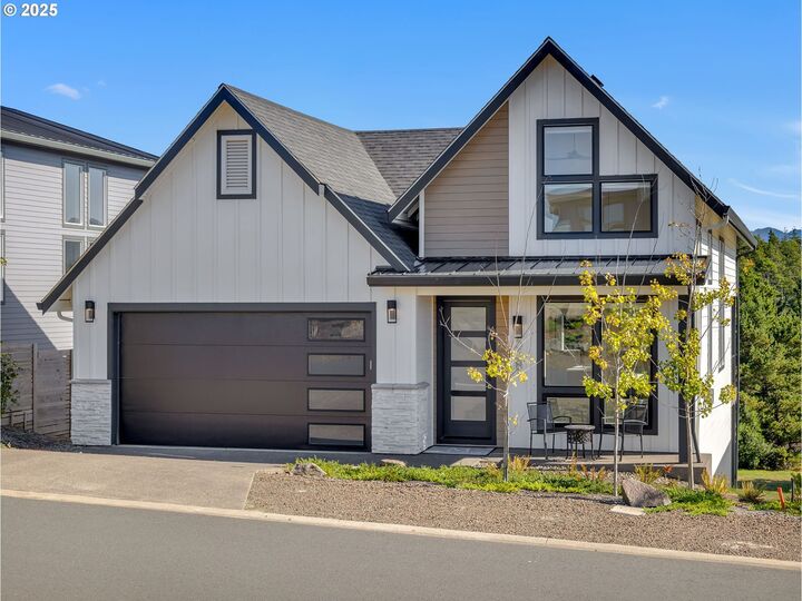 Property Photo: 558 Sea View Dr OR 97130