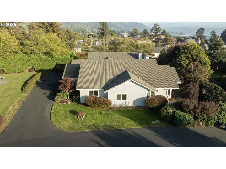 Property Photo:  219 Schooner Bay Dr  OR 97415 