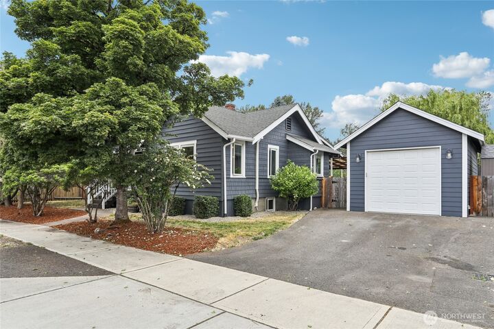 Home for sale in Sumner: 611 Elizabeth Street, Sumner, WA 98390
