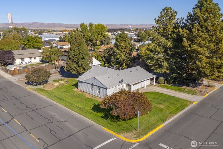 Property Photo:  221  K Street SW  WA 98848 