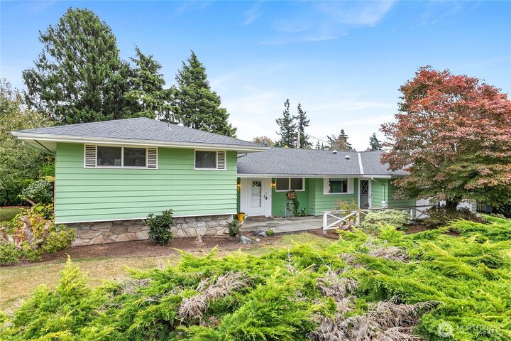 Property Photo:  2434  Spruce Street  WA 98225 