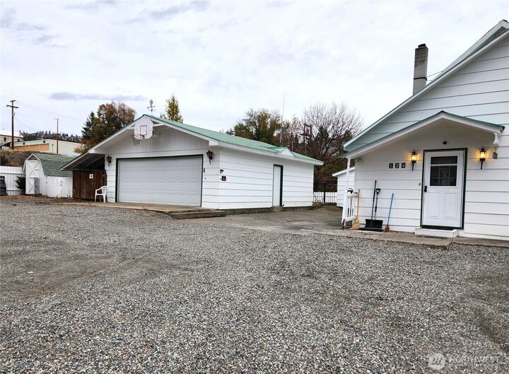 Property Photo: 124 W 9th WA 99166