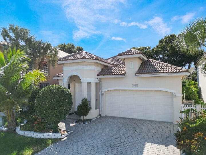 Property Photo: 6925 Spider Lily Lane FL 33462