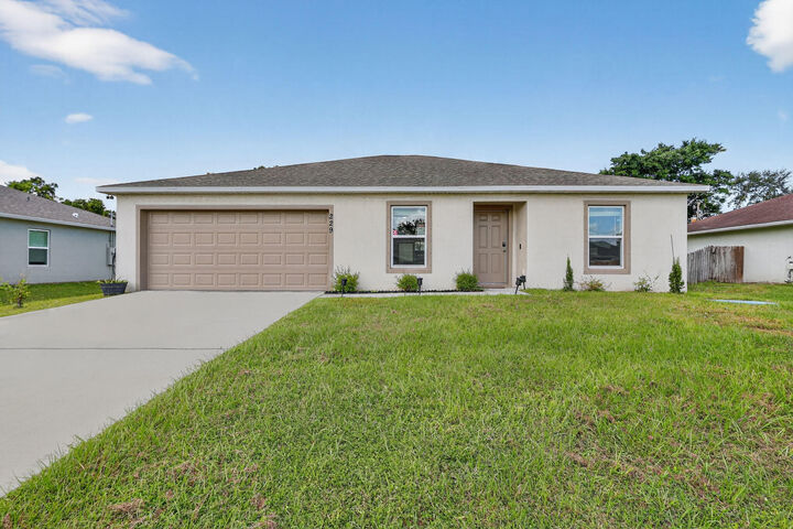 Property Photo:  229 SW Starfish Avenue  FL 34984