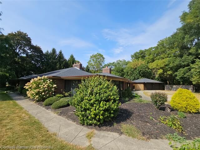 Property Photo: 58540 Grand River Avenue MI 48165