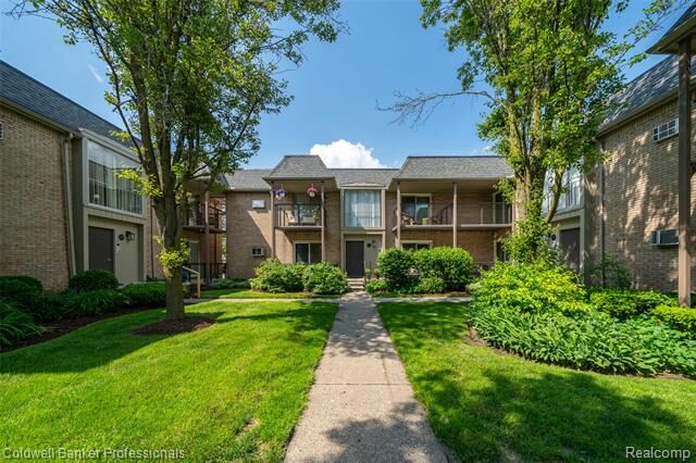 Property Photo: 1721 E 14 Mile Road MI 48009