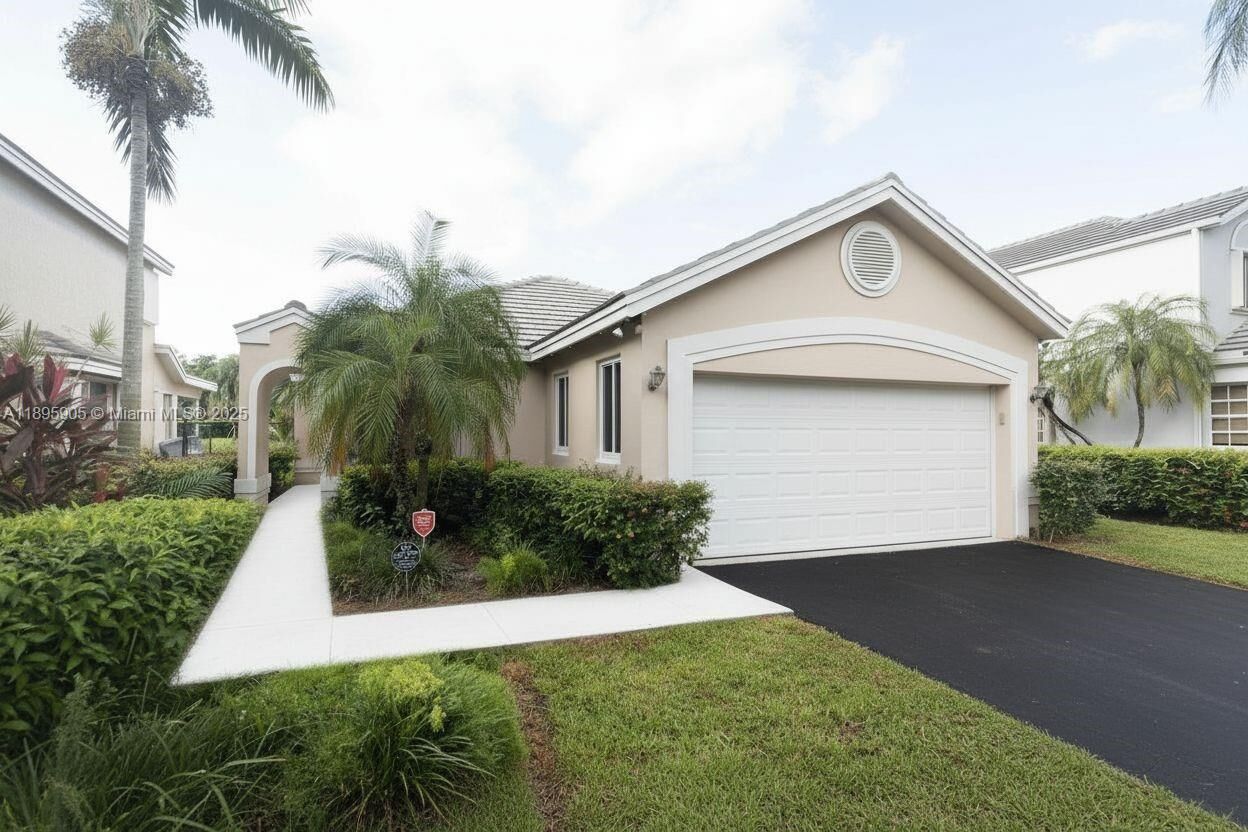 Property Photo:  2917 Myrtle Oak Cir  FL 33328 