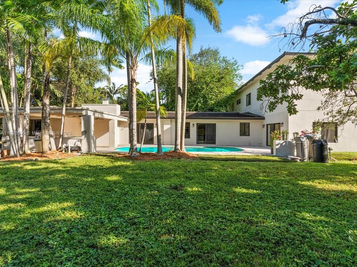 8501 SW 68th St Rd  Miami FL 33143 photo