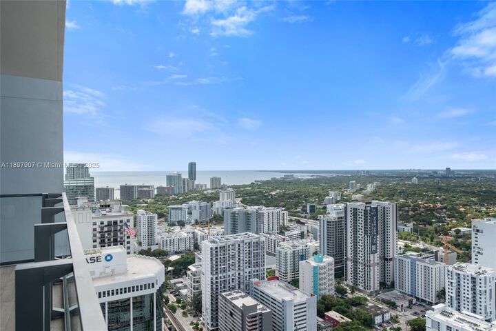 88 SW 7th St 3910  Miami FL 33130 photo