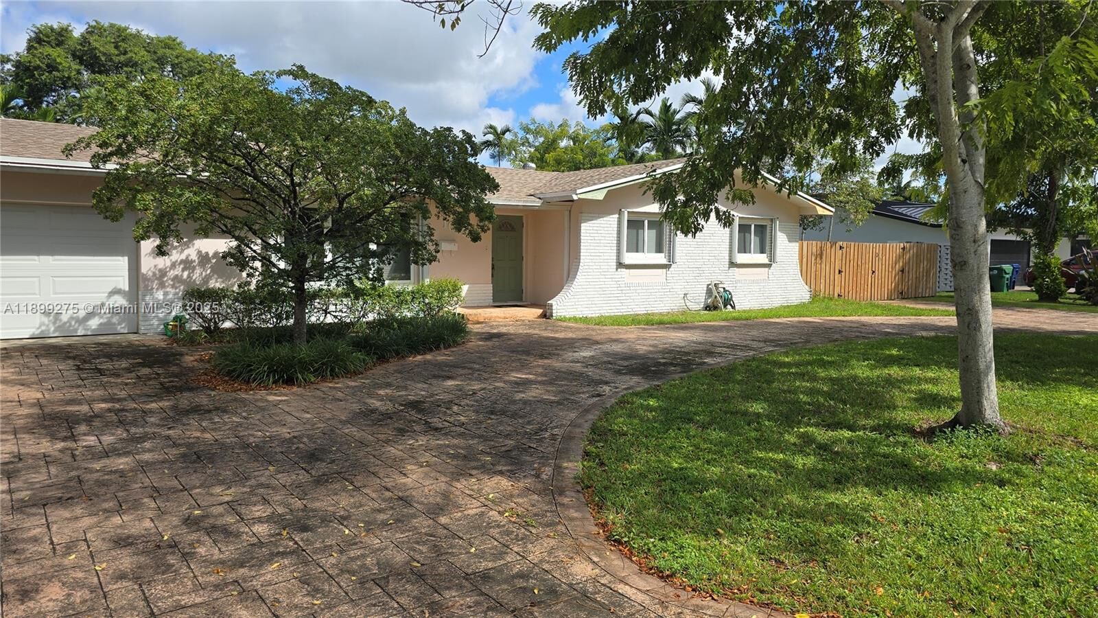 Property Photo:  10533 SW 114th St  FL 33176 