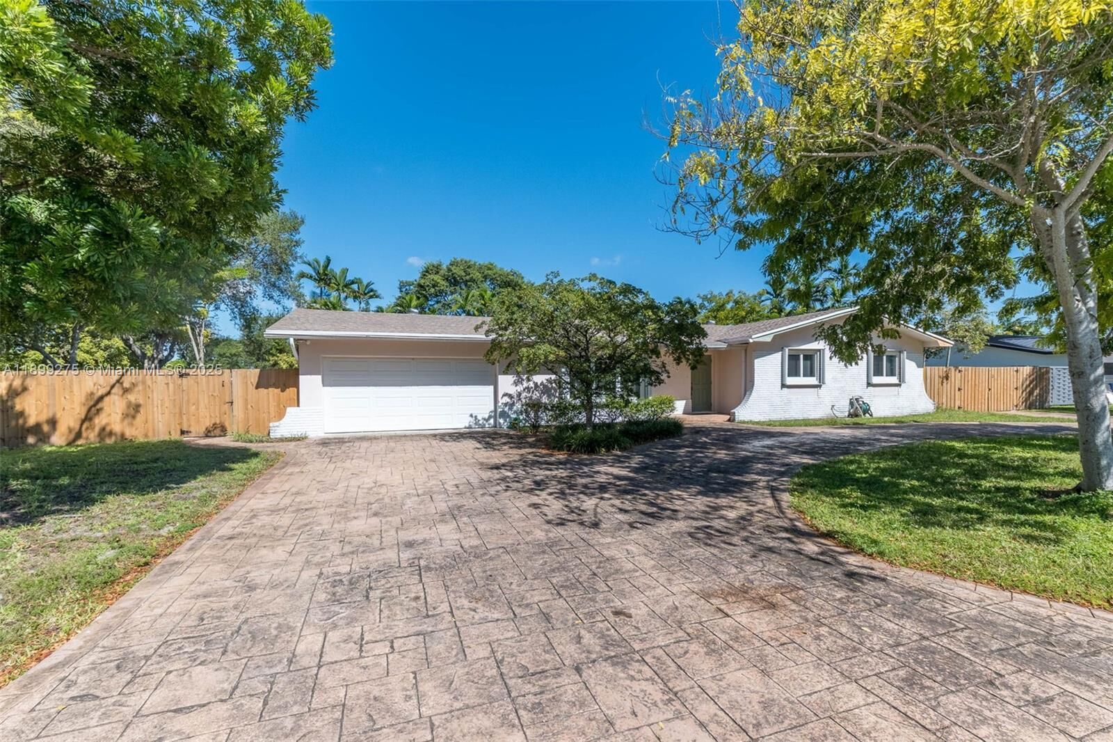 Property Photo:  10533 SW 114th St  FL 33176