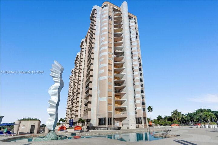 Property Photo: 1800 NE 114th St 607 FL 33181