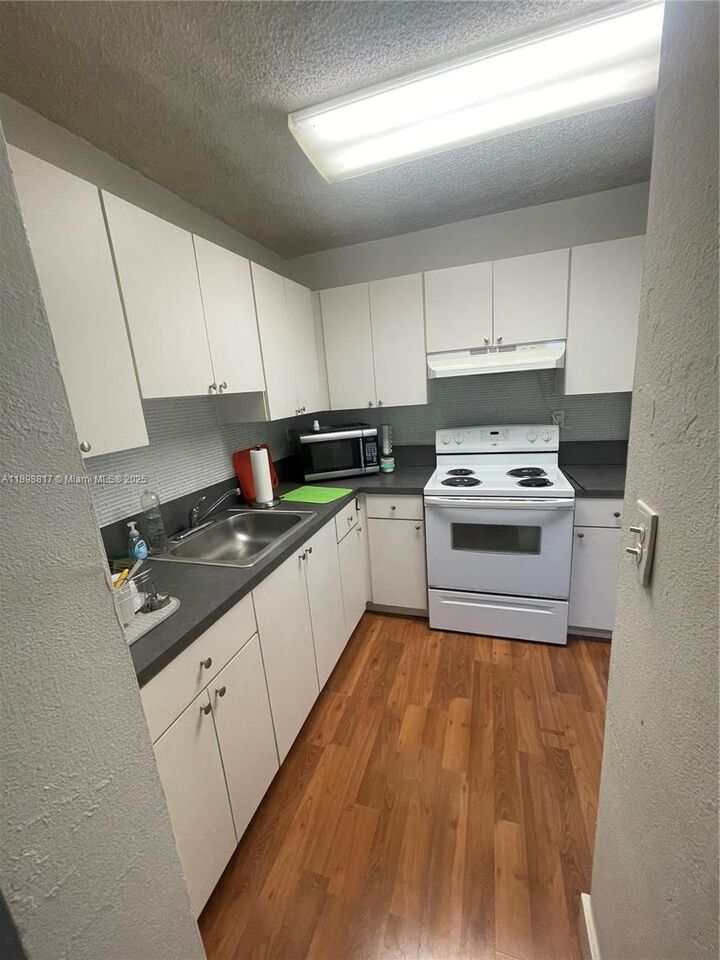 Property Photo: 5330 SW 77th Ct 203J FL 33155