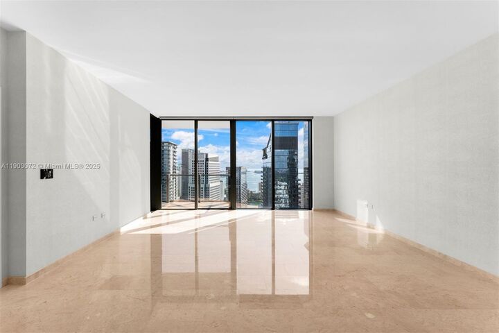 Property Photo:  88 SW 7th St 3907  FL 33130 