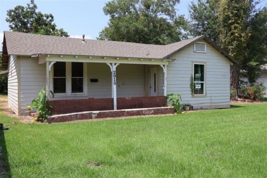 Property Photo: 2914 Warren Avenue LA 70601-0000