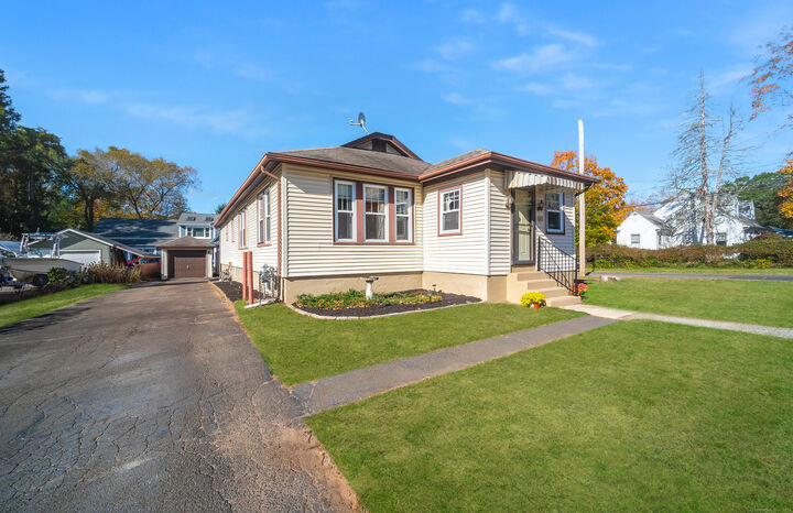 Property Photo: 81 Hanover Street CT 06492