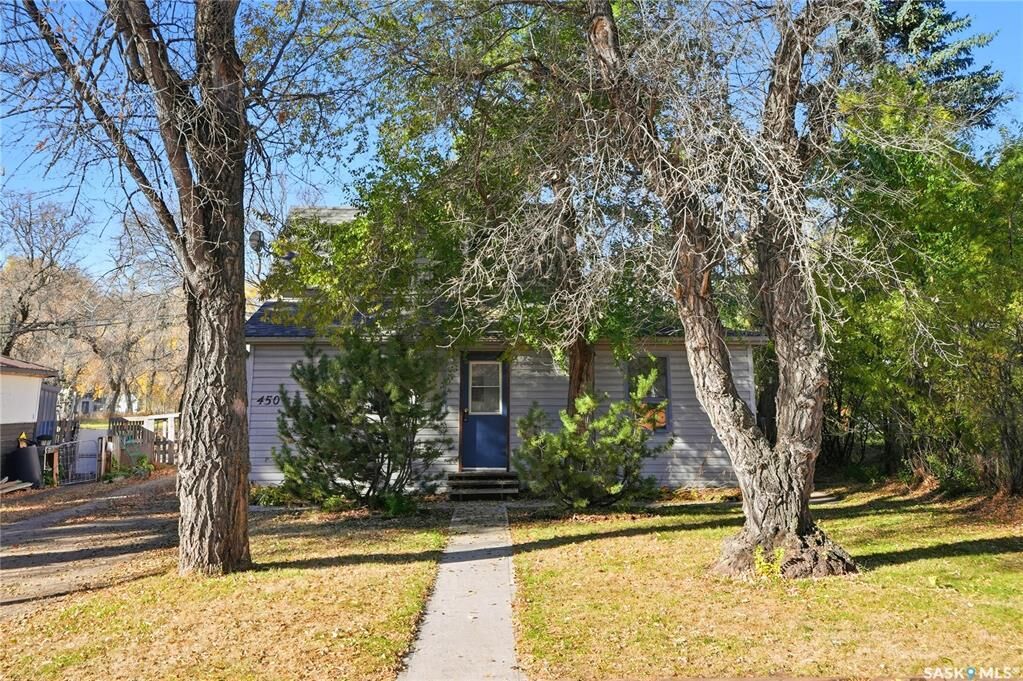 Property Photo:  450 Charles Street  SK S0K 0J0