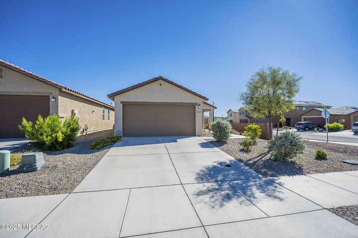 Property Photo: 9232 N Peridot Vista Avenue AZ 85742