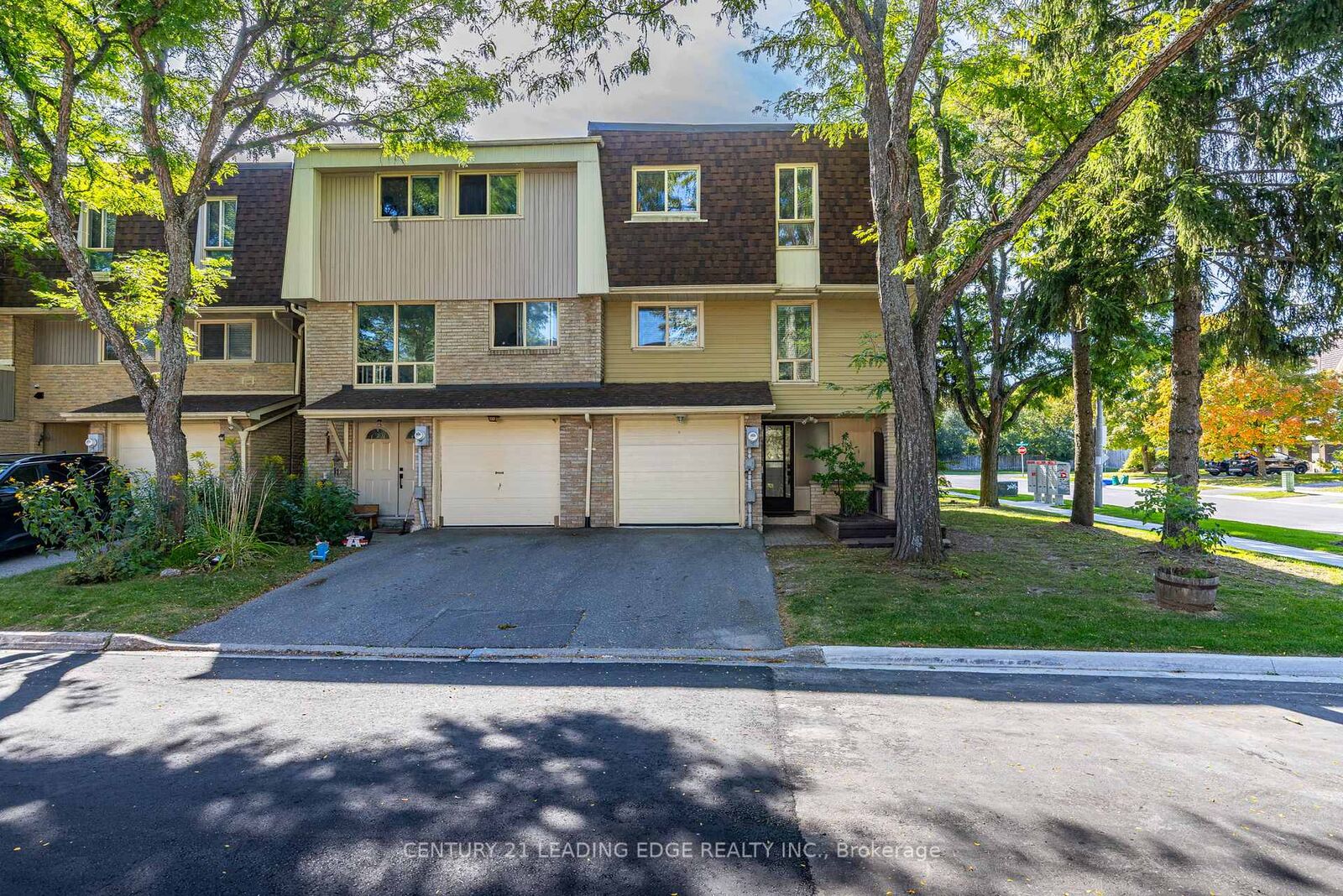 Property Photo:  129 Poplar Crescent  ON L4G 3M4