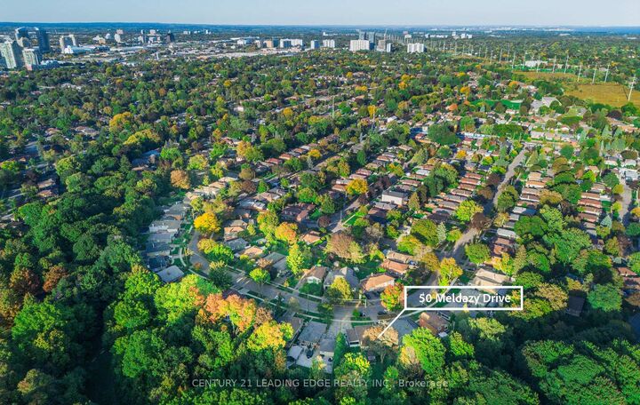 Photo de la propriété:  50 Meldazy Drive  ON M1P 4G1