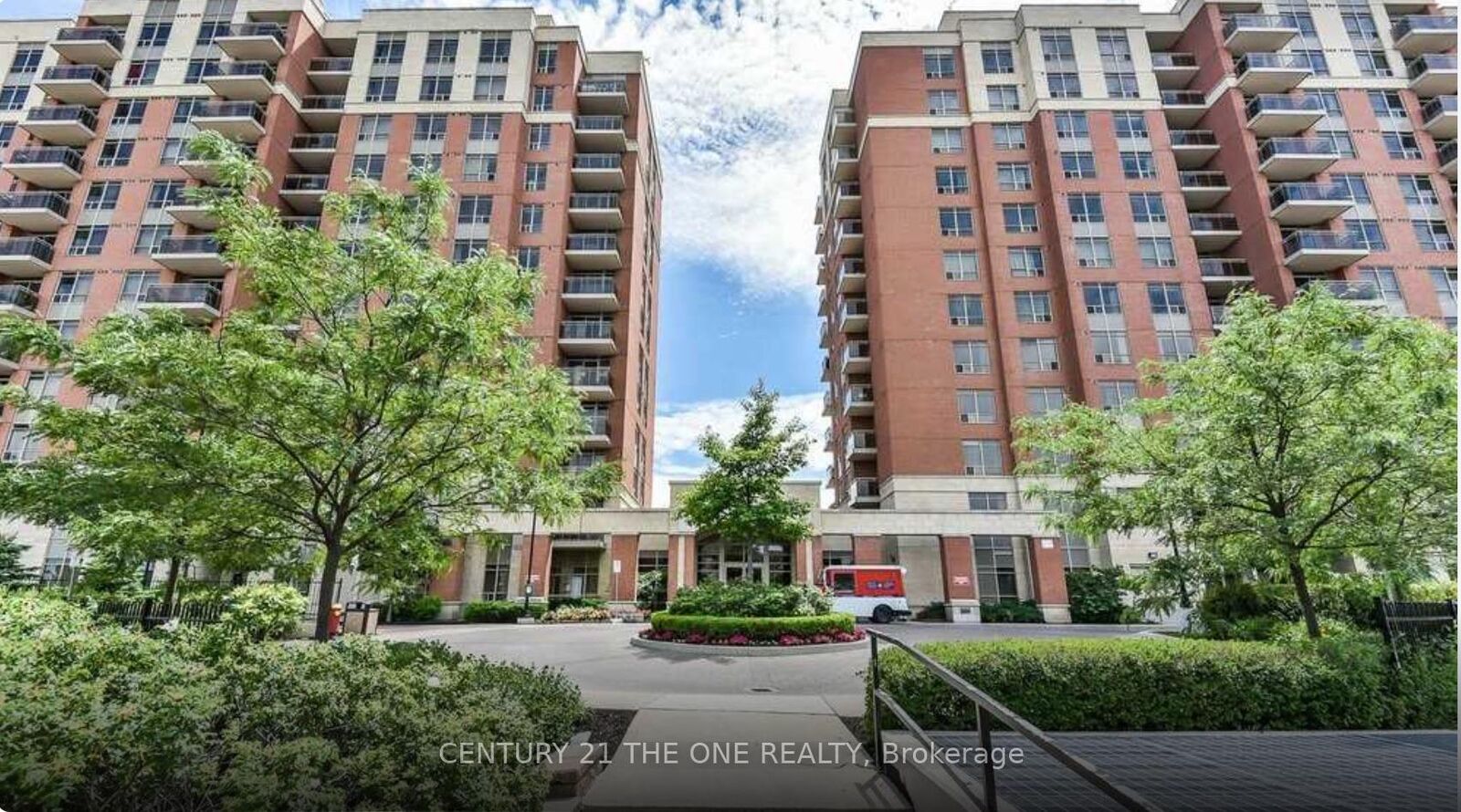 Property Photo:  73 King William Crescent Lph 10  ON L4B 0C2