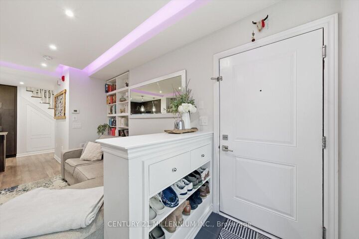 Property Photo: 95 Eastwood Park Gardens 21 ON M8W 0B9