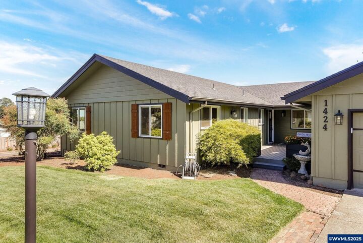 Property Photo: 1424 35th Av NW OR 97304