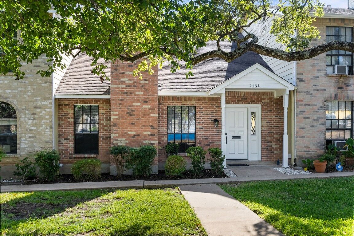 Property Photo: 7131 Chimney Corners TX 78731