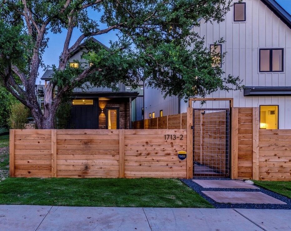 Property Photo:  1713 E M Franklin Avenue 2  TX 78721