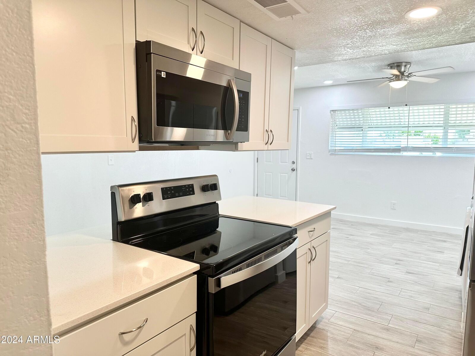 Property Photo: 16821 N 26th Street Apt 10 AZ 85032