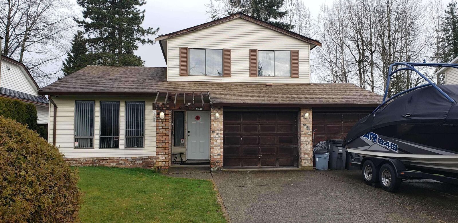Photo de la propriété: 9742 149 Street BC V3R 8C6