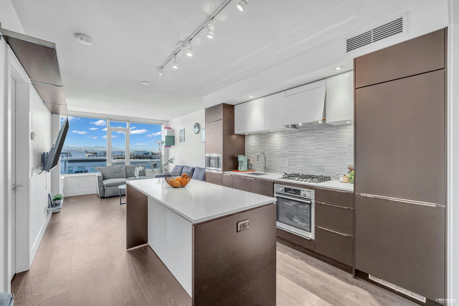 Property Photo: 5233 Gilbert Road 1007 BC V7C 0B3