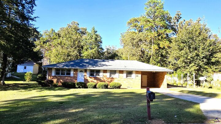 Property Photo:  114 Benton Avenue  GA 31088 