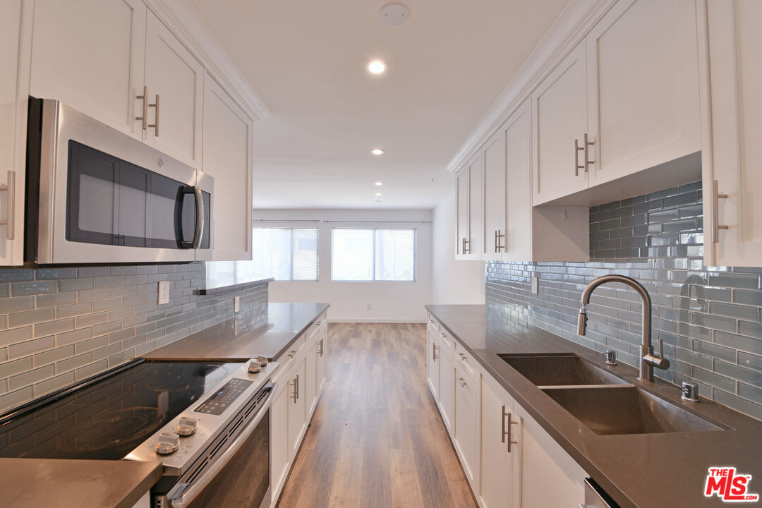 Property Photo:  136 S Palm Dr  CA 90212