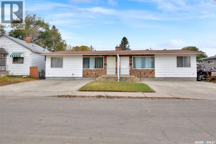 207-209 S Avenue N  Saskatoon SK S7L 2Z7 photo