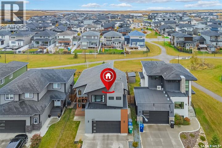 Property Photo: 691 Fast Crescent SK S7W 0X1