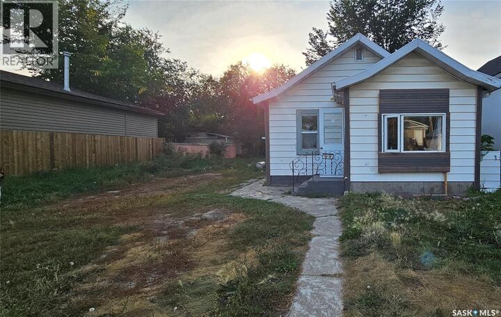 127 M Avenue S  Saskatoon SK S7M 2K1 photo