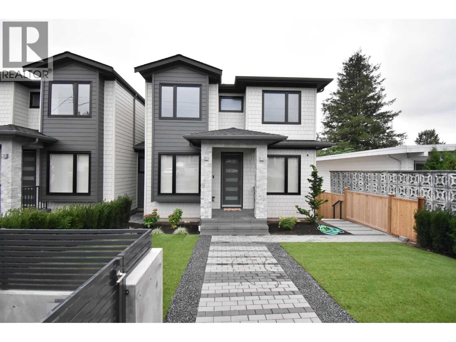 Photo de la propriété:  6250 Kitchener Street  BC V5B 2J4