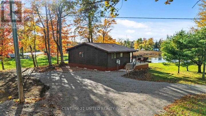 Property Photo:  17 Rollie'S Bay Road East  ON K0L 1R0