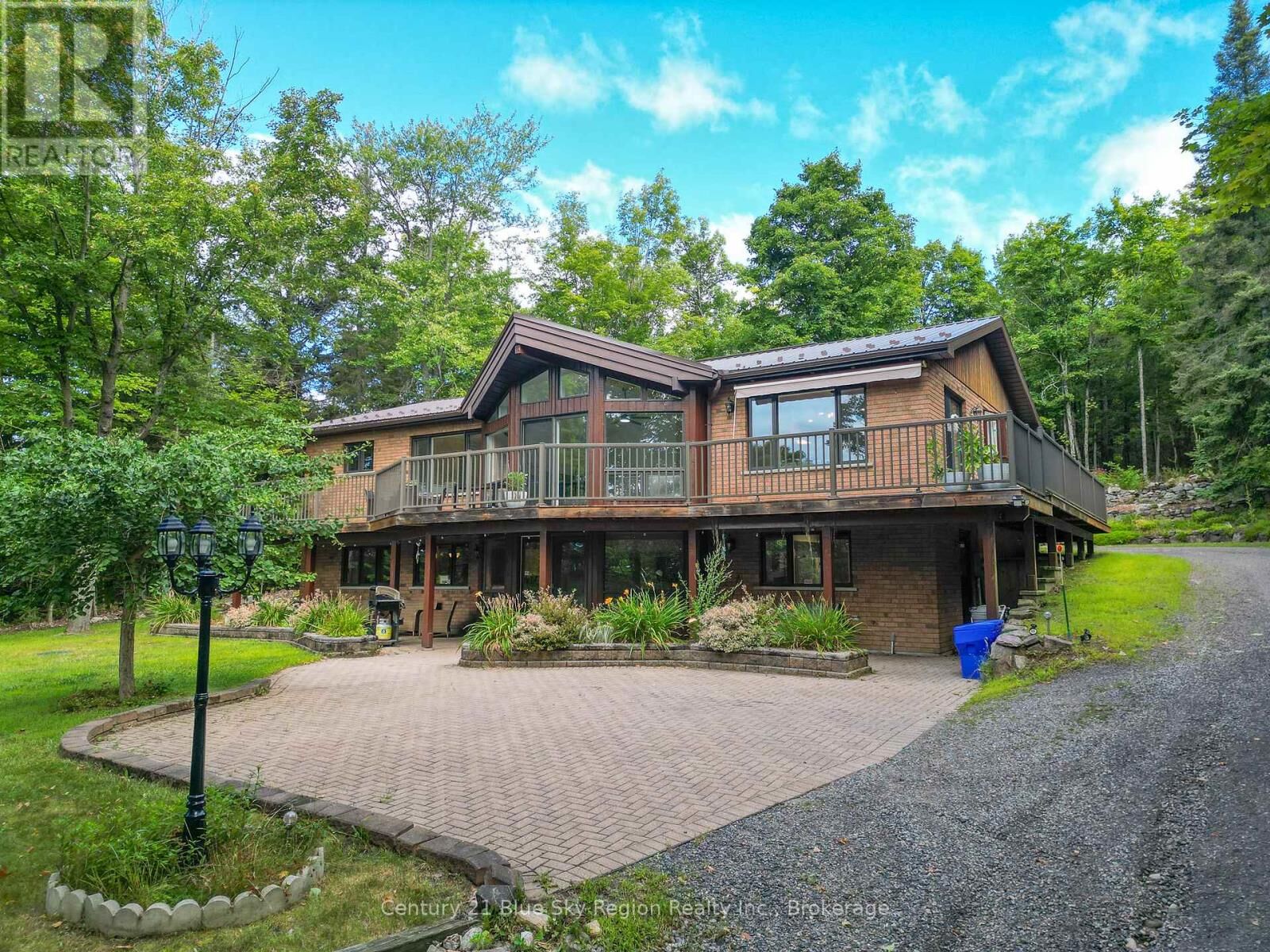 Photo de la propriété: 708 Anita Avenue ON P1B 8G4