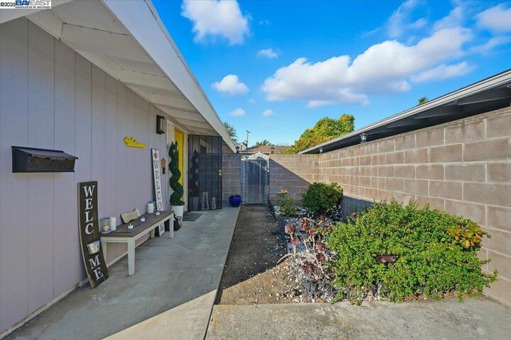 Property Photo: 1481 Rieger Ave CA 94544