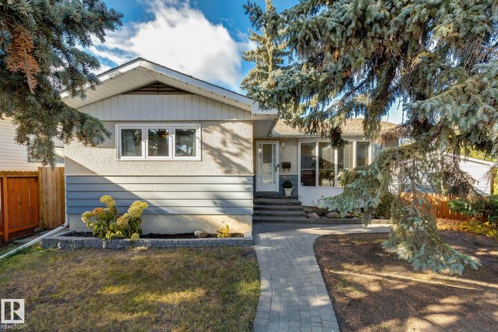 9324 161 Street NW  Edmonton AB T5R 2L4 photo