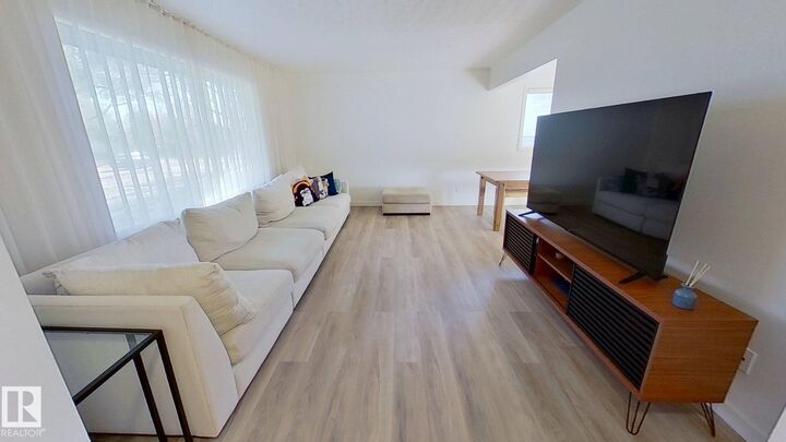 Property Photo:  16466 104A Avenue NW  AB T5P 0T4 