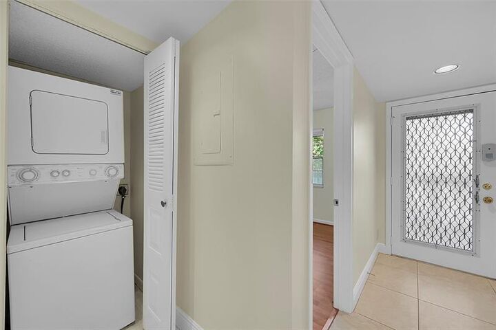 Property Photo: 1802 Eleuthera Pt E2 FL 33066