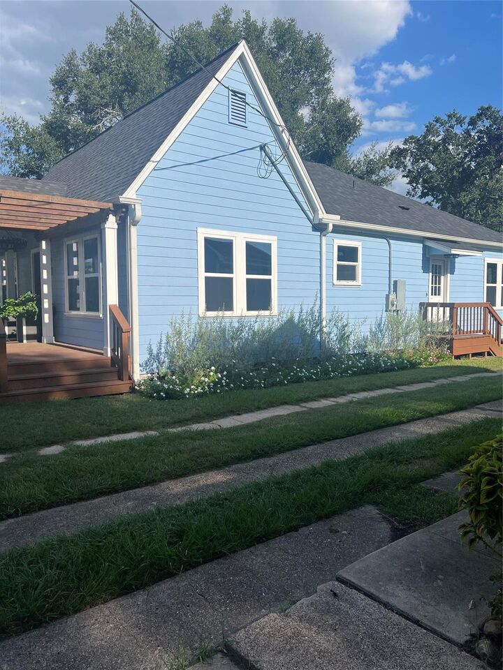 Property Photo:  803 Austin Street  TX 77469 