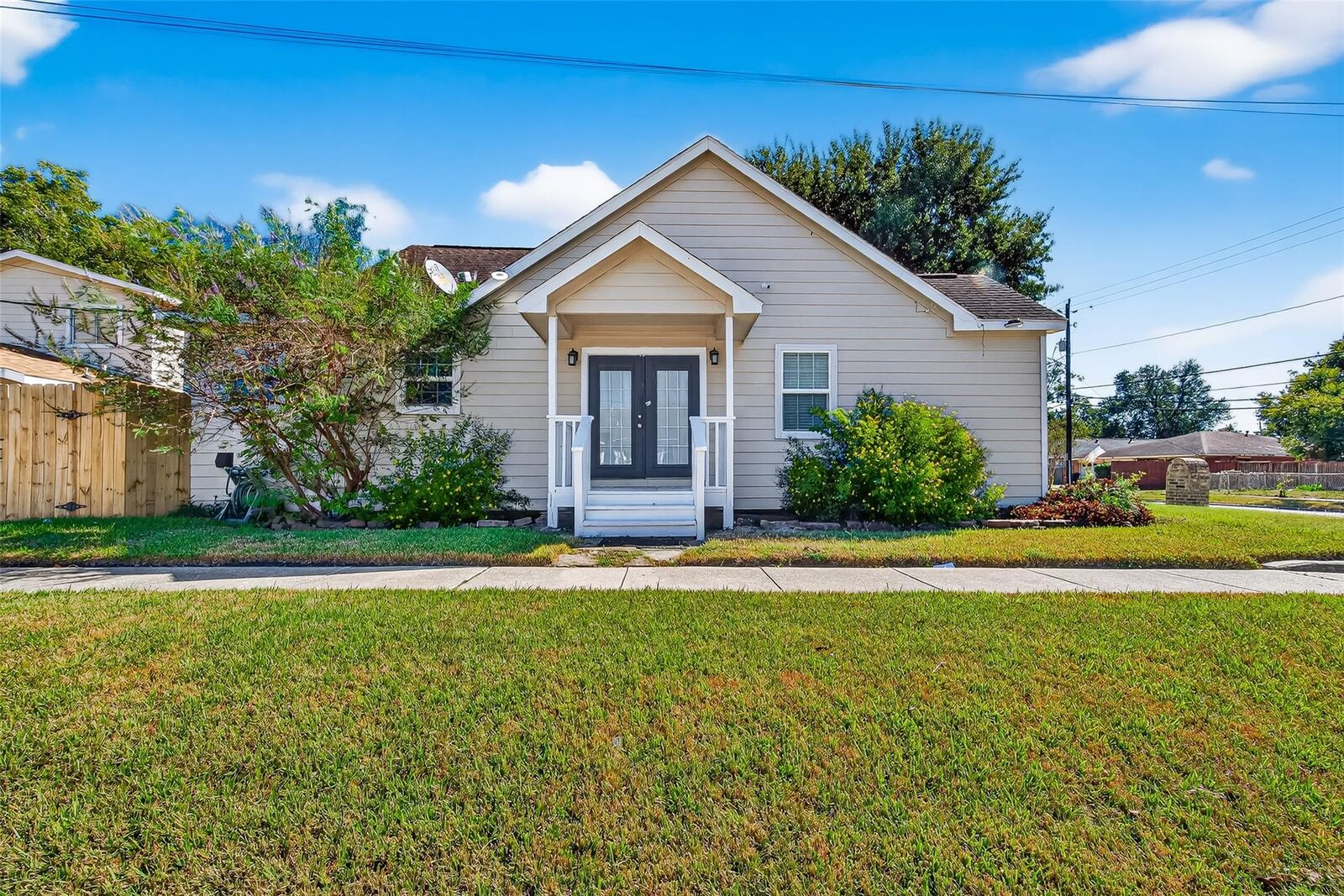 Property Photo:  7103 Hemlock Street  TX 77087 